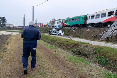 SCONTRO TRENO CAMION SENETICA