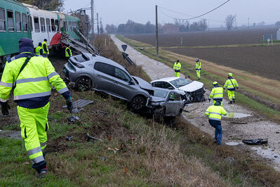 SCONTRO TRENO CAMION SENETICA