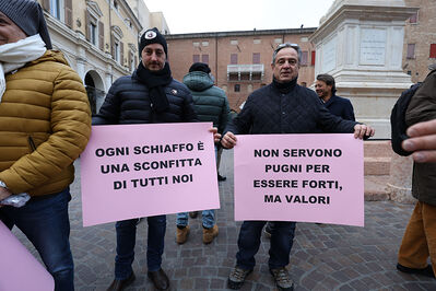 GIORNATA PER ELIMINAZIONE VIOLENZA CONTRO LE DONNE