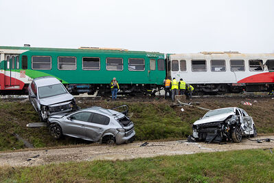 SCONTRO TRENO CAMION SENETICA