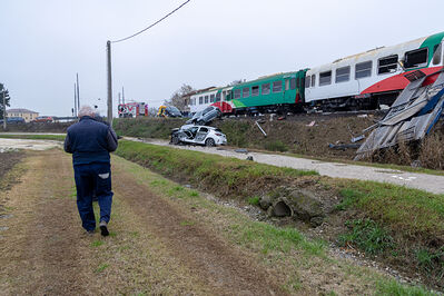 SCONTRO TRENO CAMION SENETICA