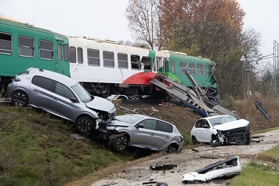 SCONTRO TRENO CAMION SENETICA