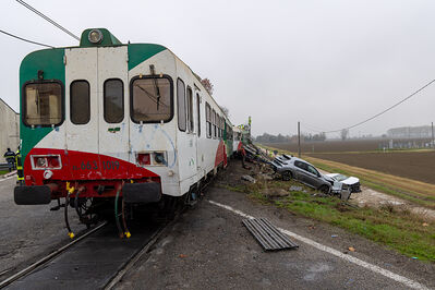 SCONTRO TRENO CAMION SENETICA
