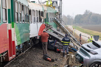 SCONTRO TRENO CAMION SENETICA