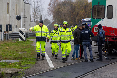 SCONTRO TRENO CAMION SENETICA