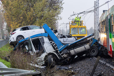 SCONTRO TRENO CAMION SENETICA
