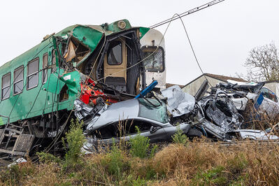 SCONTRO TRENO CAMION SENETICA