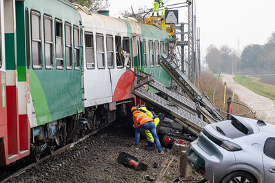 SCONTRO TRENO CAMION SENETICA