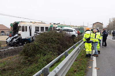 SCONTRO TRENO CAMION SENETICA