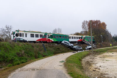 SCONTRO TRENO CAMION SENETICA