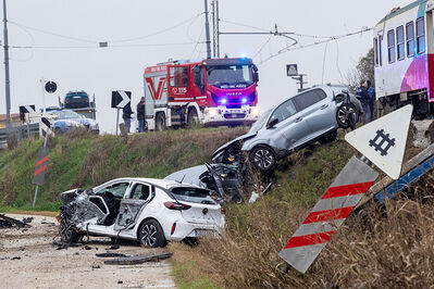 SCONTRO TRENO CAMION SENETICA