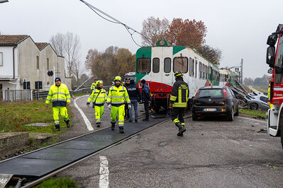 SCONTRO TRENO CAMION SENETICA