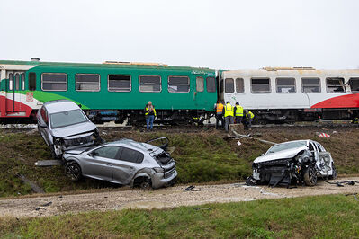 SCONTRO TRENO CAMION SENETICA