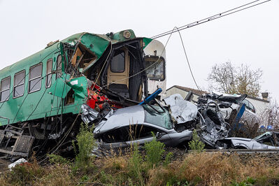 SCONTRO TRENO CAMION SENETICA