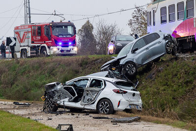 SCONTRO TRENO CAMION SENETICA