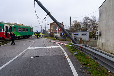 SCONTRO TRENO CAMION SENETICA