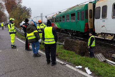 SCONTRO TRENO CAMION SENETICA