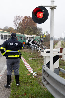 SCONTRO TRENO CAMION SENETICA