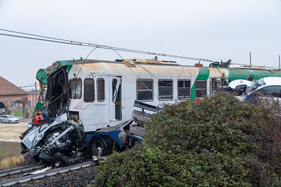 SCONTRO TRENO CAMION SENETICA