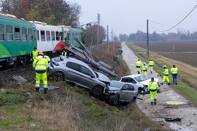 SCONTRO TRENO CAMION SENETICA