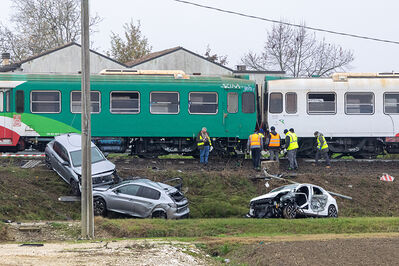 SCONTRO TRENO CAMION SENETICA