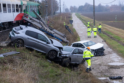 SCONTRO TRENO CAMION SENETICA