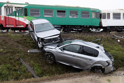 SCONTRO TRENO CAMION SENETICA