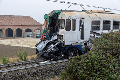 SCONTRO TRENO CAMION SENETICA
