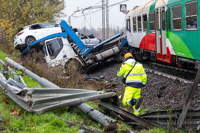 SCONTRO TRENO CAMION SENETICA