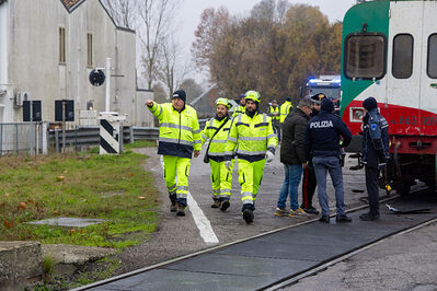 SCONTRO TRENO CAMION SENETICA