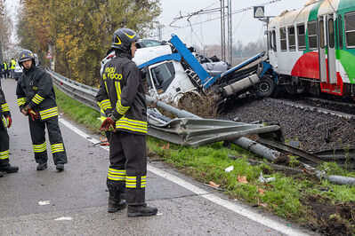 SCONTRO TRENO CAMION SENETICA
