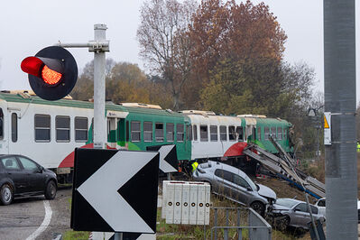 SCONTRO TRENO CAMION SENETICA