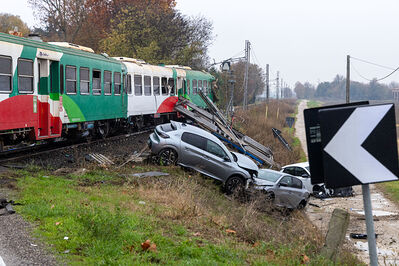SCONTRO TRENO CAMION SENETICA