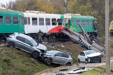SCONTRO TRENO CAMION SENETICA
