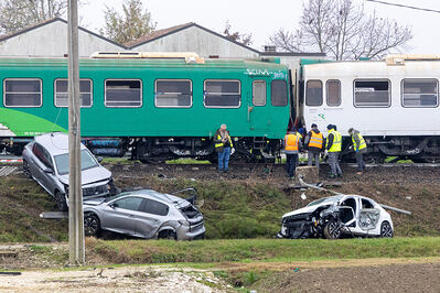 SCONTRO TRENO CAMION SENETICA