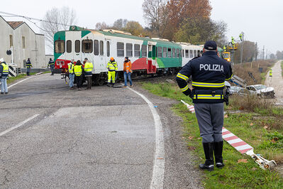 SCONTRO TRENO CAMION SENETICA