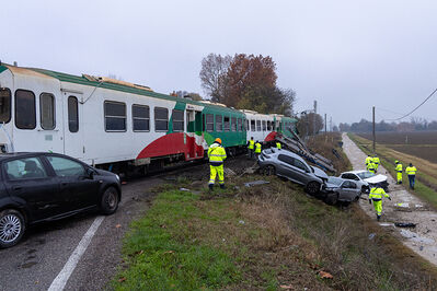 SCONTRO TRENO CAMION SENETICA