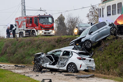 SCONTRO TRENO CAMION SENETICA