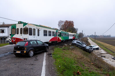 SCONTRO TRENO CAMION SENETICA