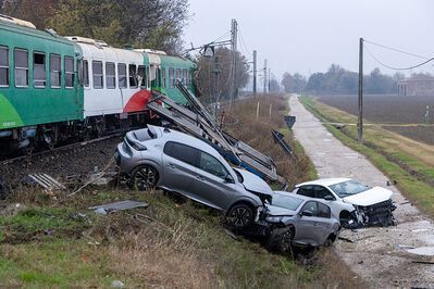 SCONTRO TRENO CAMION SENETICA