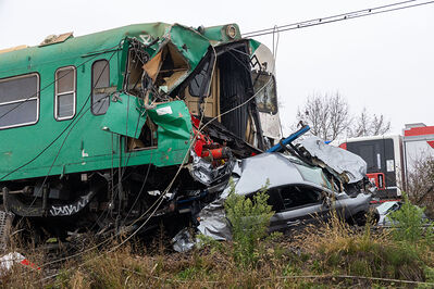 SCONTRO TRENO CAMION SENETICA