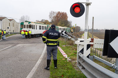 SCONTRO TRENO CAMION SENETICA
