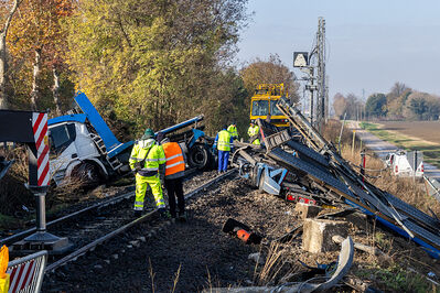 SCONTRO TRENO CAMION SENETICA