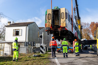 SCONTRO TRENO CAMION SENETICA