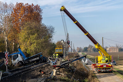 SCONTRO TRENO CAMION SENETICA