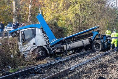 SCONTRO TRENO CAMION SENETICA