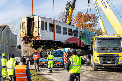 SCONTRO TRENO CAMION SENETICA