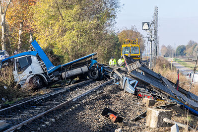 SCONTRO TRENO CAMION SENETICA