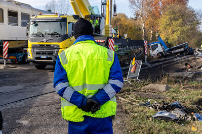 SCONTRO TRENO CAMION SENETICA