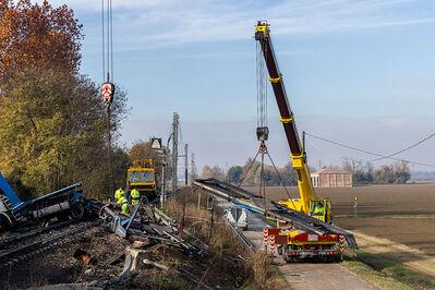 SCONTRO TRENO CAMION SENETICA
